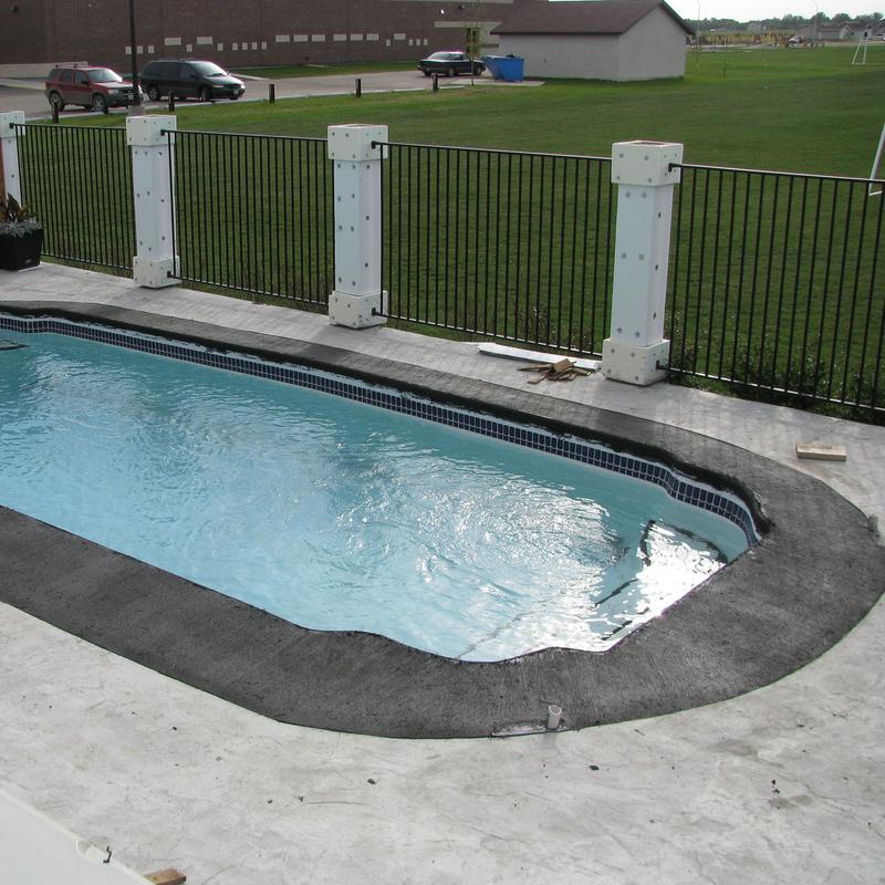 Broom-finished pool coping