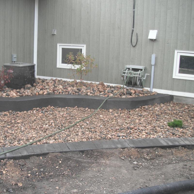 Coloured retaining wall