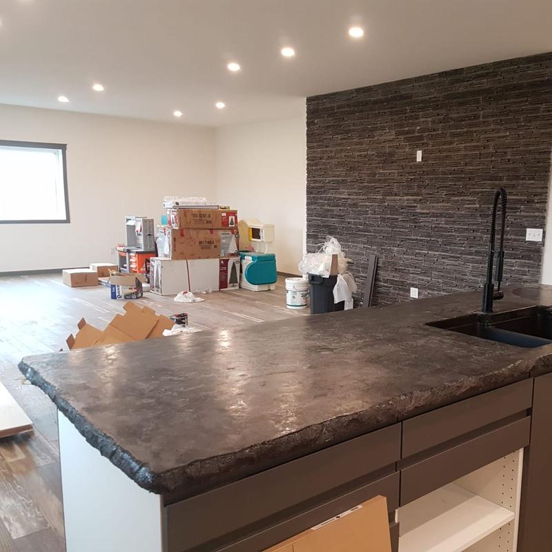 Concrete countertop with rock edge