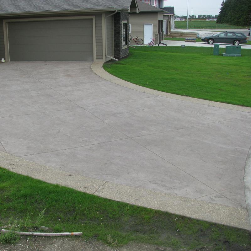 Driveway with exposed aggregate borders