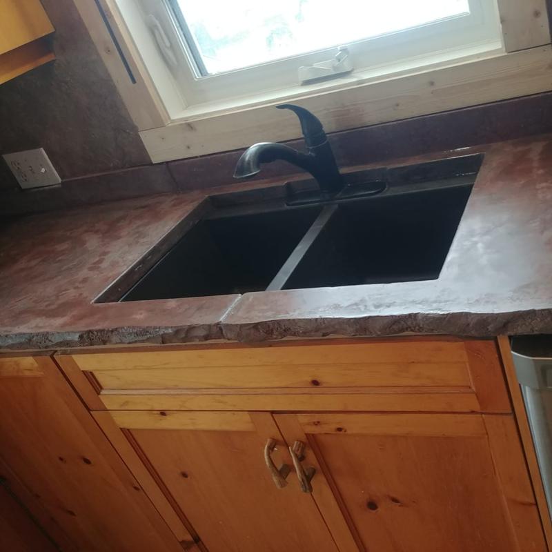 Kitchen countertop with rock edge