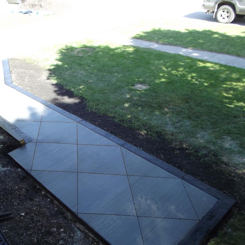 Outdoor sidewalk with coloured border