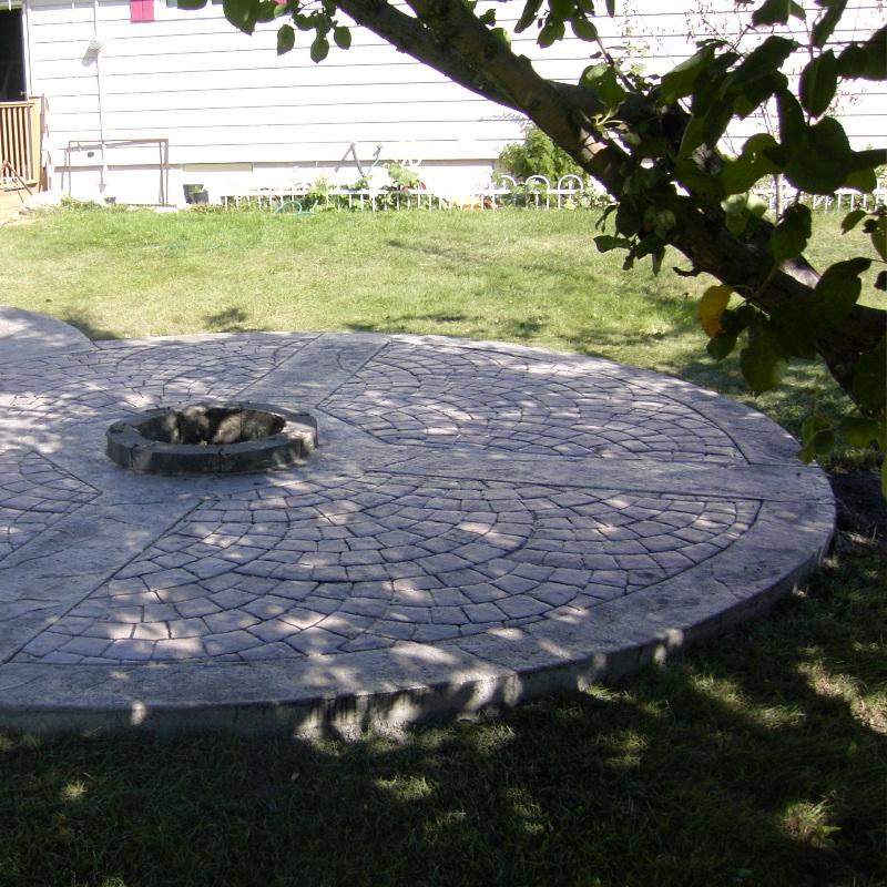 Stamped concrete firepit with border