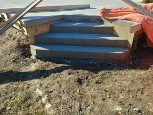 Concrete corner steps